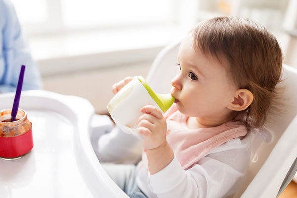 Sữa tâng cân cho trẻ sơ sinh nên chứa đầy đủ các vitamin và khoáng chất cần thiết cho sự phát triển của trẻ 
