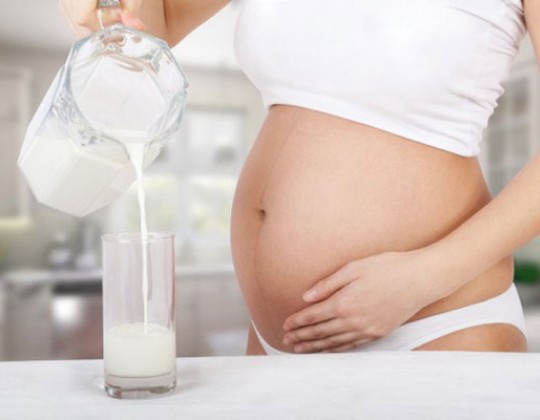 [Thắc mắc] Bà bầu nên uống sữa gì trong 3 tháng đầu để dưỡng thai tốt nhất?