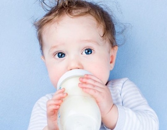 Sữa công thức là gì? Trẻ sơ sinh uống sữa công thức có tốt không?