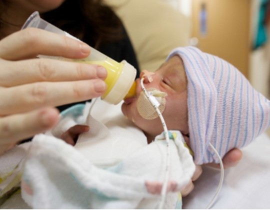 Sữa cho trẻ sơ sinh nhẹ cân, chậm lớn: Loại nào tốt nhất hiện nay?