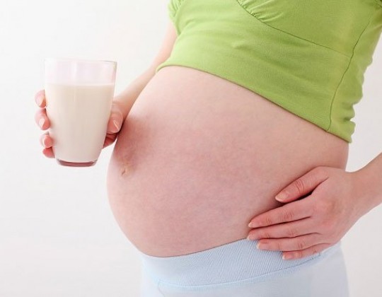 [Thắc mắc] 3 tháng cuối thai kỳ nên uống sữa gì để thai nhi phát triển khỏe mạnh nhất?