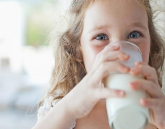 Sử dụng loại sữa tăng sức đề kháng cho trẻ 3 tuổi nào để lấp được "khoảng trống miễn dịch" cho bé?