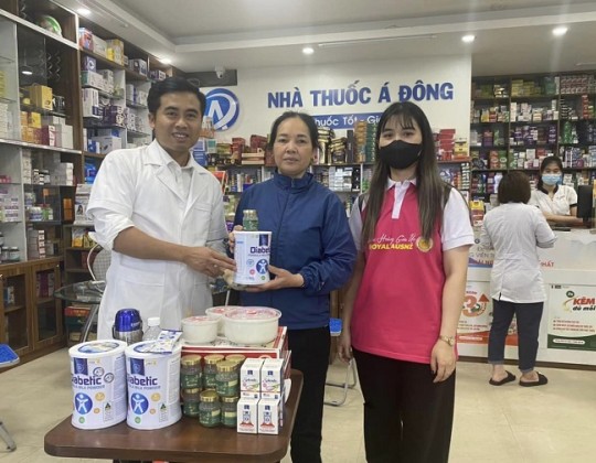 Sữa Hoàng Gia đồng hành cùng Dược Á Đông tri ân khách hàng tại cơ sở 135 Trường Chinh – Phủ Lý – Hà Nam