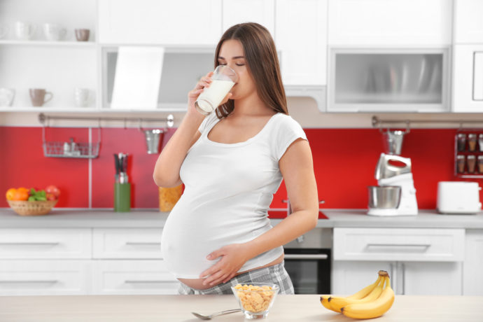 Mẹ bầu 3 tháng cuối chỉ nên uống 1 – 2 ly sữa mỗi ngày