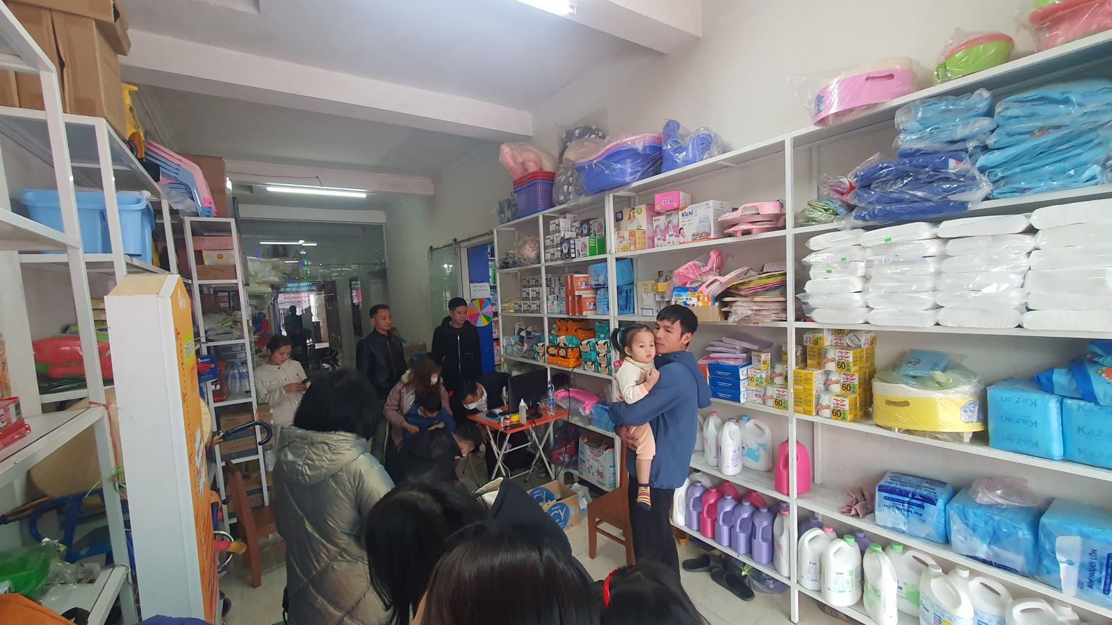 Chuyến Trade Anh Show mang thương hiệu Royal Ausnz đã có mặt tại MiuMart – Hà Tĩnh 