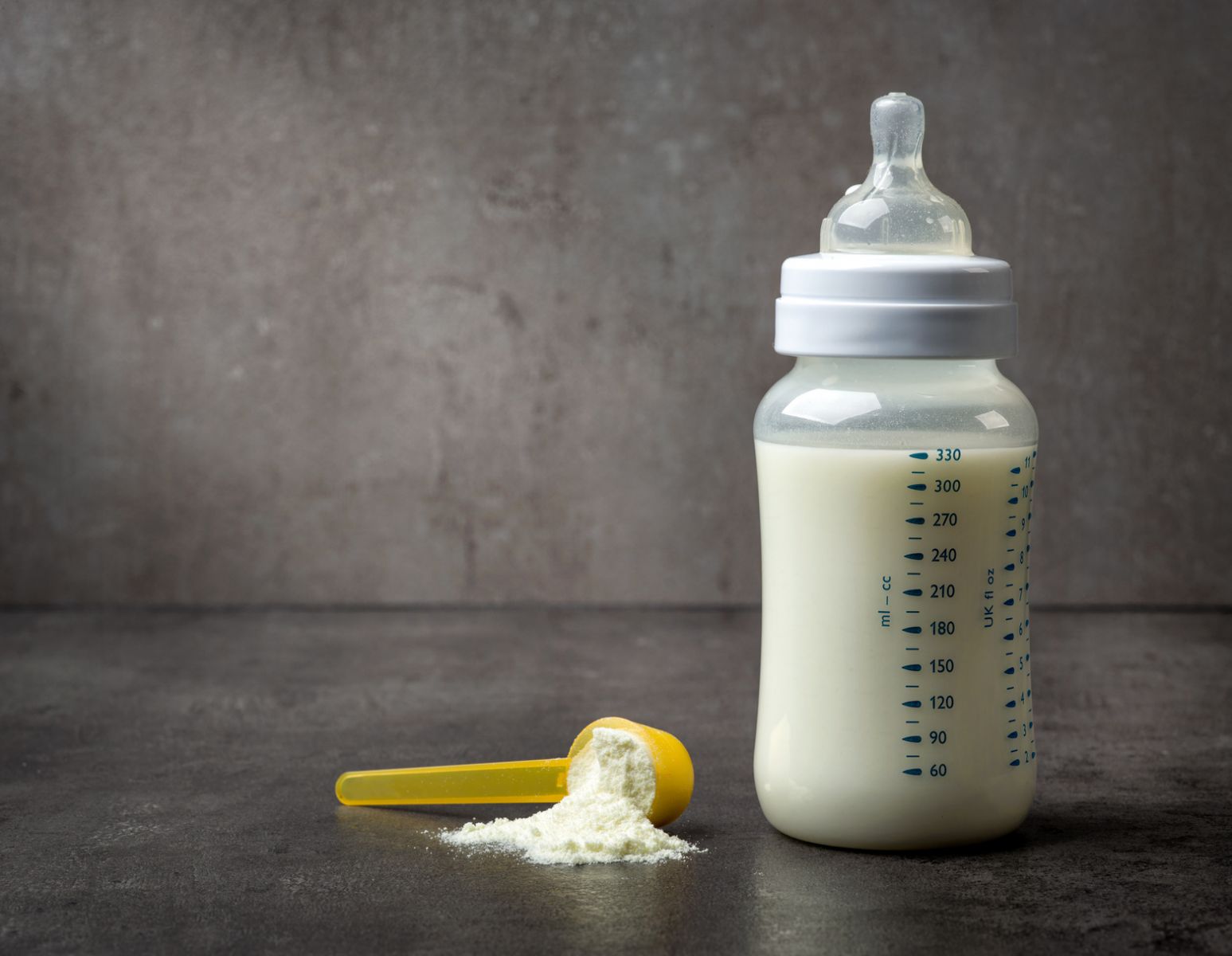Liều lượng chuẩn mẹ cần lưu ý khi cho trẻ sơ sinh uống sữa công thức