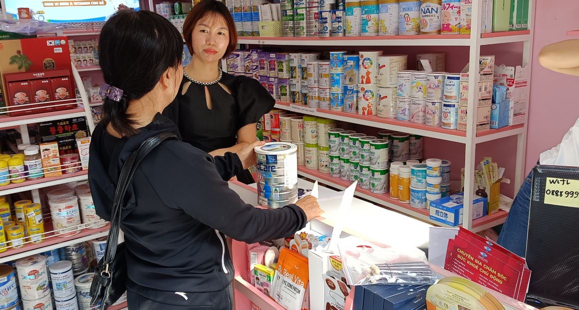 Sữa Hoàng Gia tri ân khách hàng tại Nhím Store thông qua chương trình Trade & Show