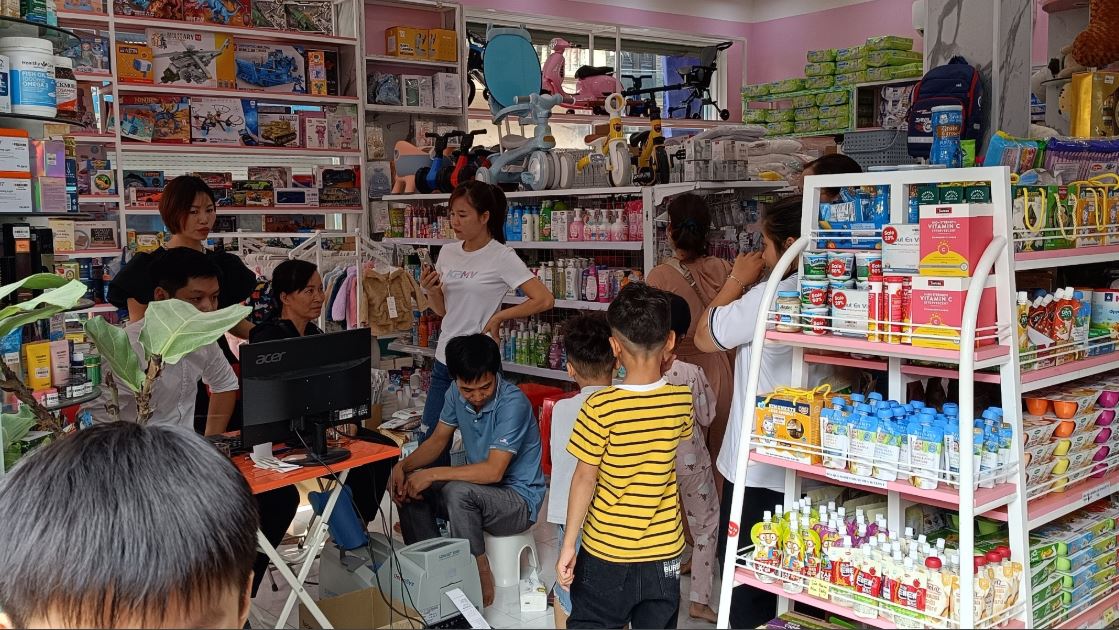 Sữa Hoàng Gia tri ân khách hàng tại Nhím Store thông qua chương trình Trade & Show