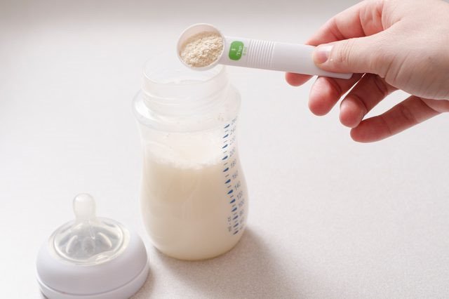 Pha sữa công thức với nước cơm này rất không khoa học và không tốt cho trẻ