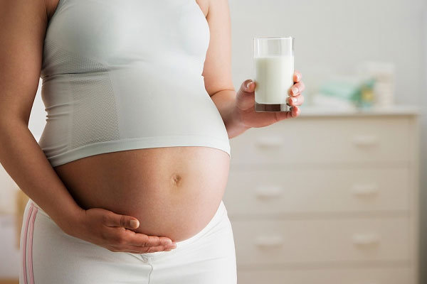 sữa bầu chính là câu trả lời chuẩn xác nhất cho thắc mắc: 3 tháng cuối thai kỳ nên uống sữa gì để thai nhi phát triển khỏe mạnh nhất.
