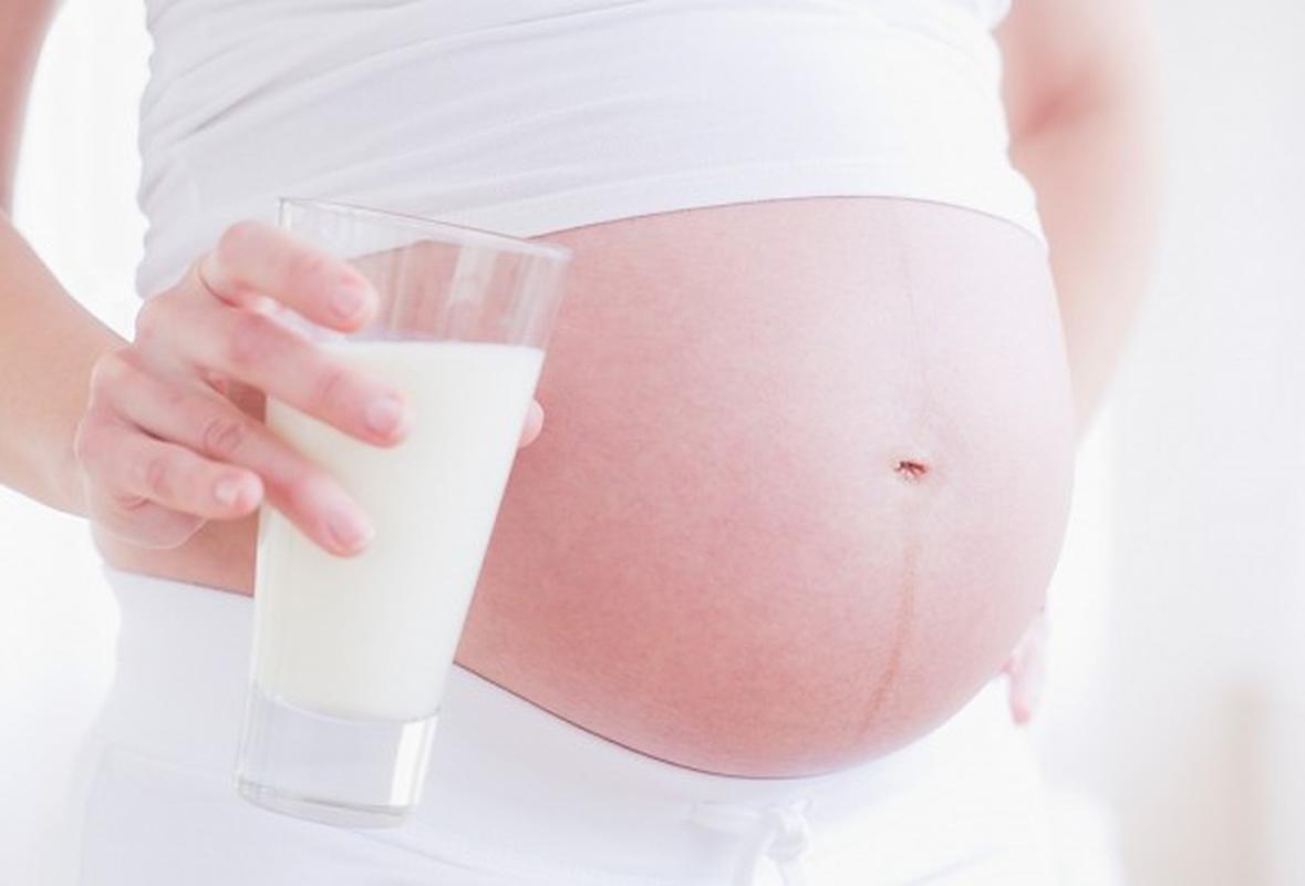 Sữa bầu giàu dinh dưỡng nên có cảm giác khó uống, vị béo trong sữa cũng khiến mẹ bầu cảm thấy ngấy và ngán sữa bầu