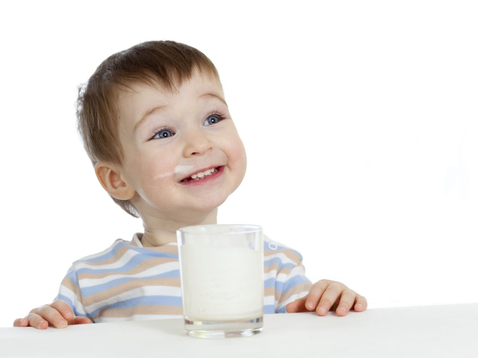  Sữa dê dễ hấp thu, chuyển hóa năng lượng giúp phòng tránh nguy cơ suy dinh dưỡng ở trẻ 2 tuổi hiệu quả