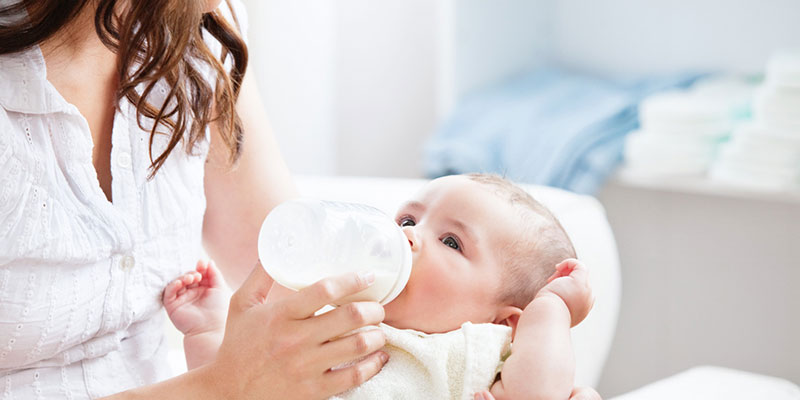 Cách chọn sữa công thức cho trẻ sơ sinh mới đẻ