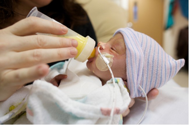 Sữa cho trẻ sơ sinh nhẹ cân, chậm lớn: Giải pháp thúc đẩy đà tăng trưởng tốt nhất cho bé trong trường hợp này