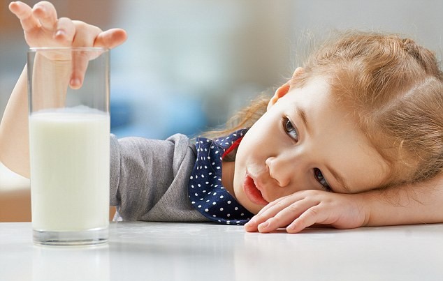 Có nên sử dụng sữa công thức cho bé trên 1 tuổi hay không?