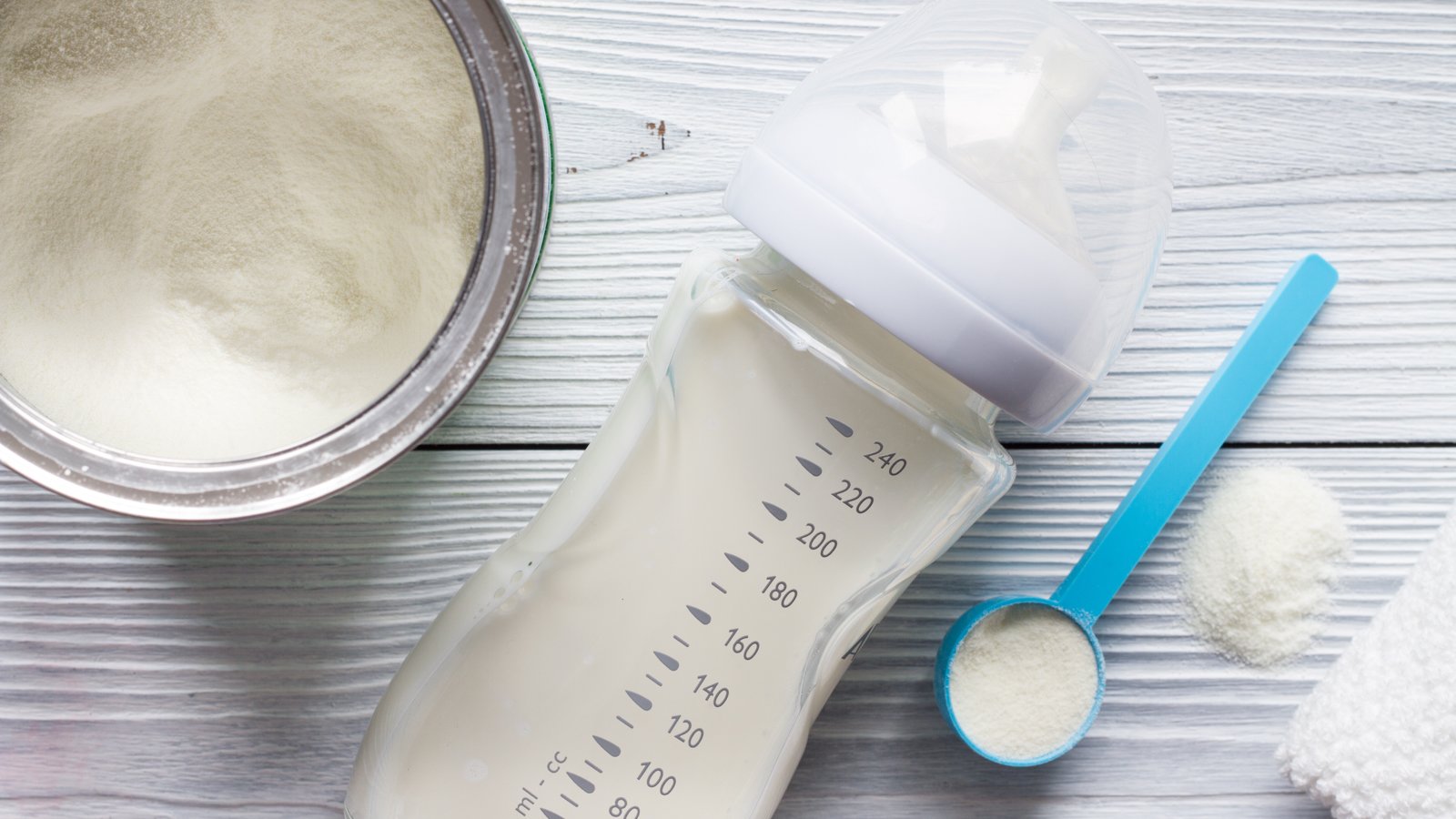 Sử dụng sữa công thức cho bé mẹ sẽ không phải lo lắng việc mẹ ăn uống sẽ làm ảnh hưởng tới bé.