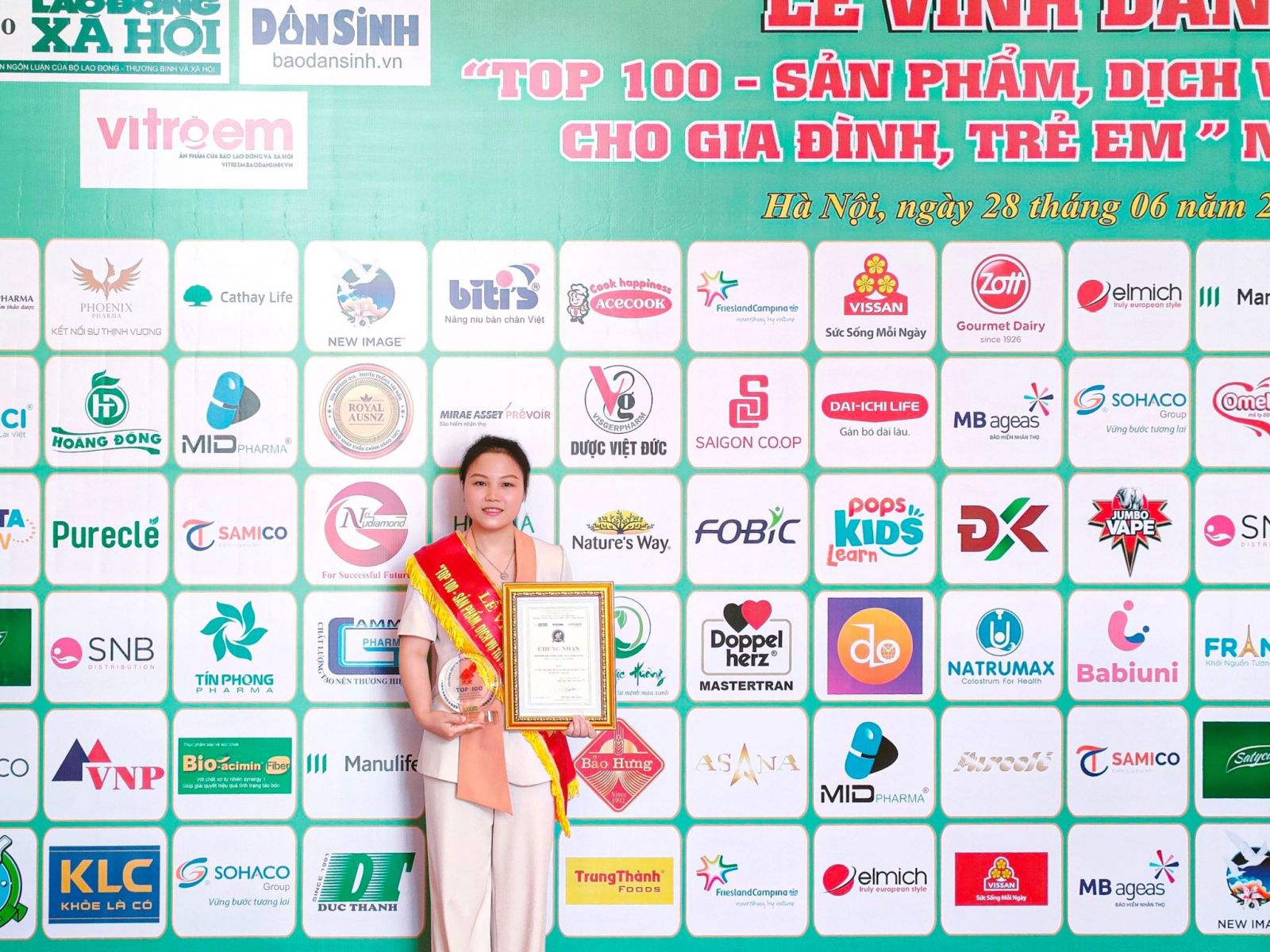 Royal Ausnz vinh dự đạt top 100 sản phẩm, dịch vụ tốt nhất cho gia đình, trẻ em 