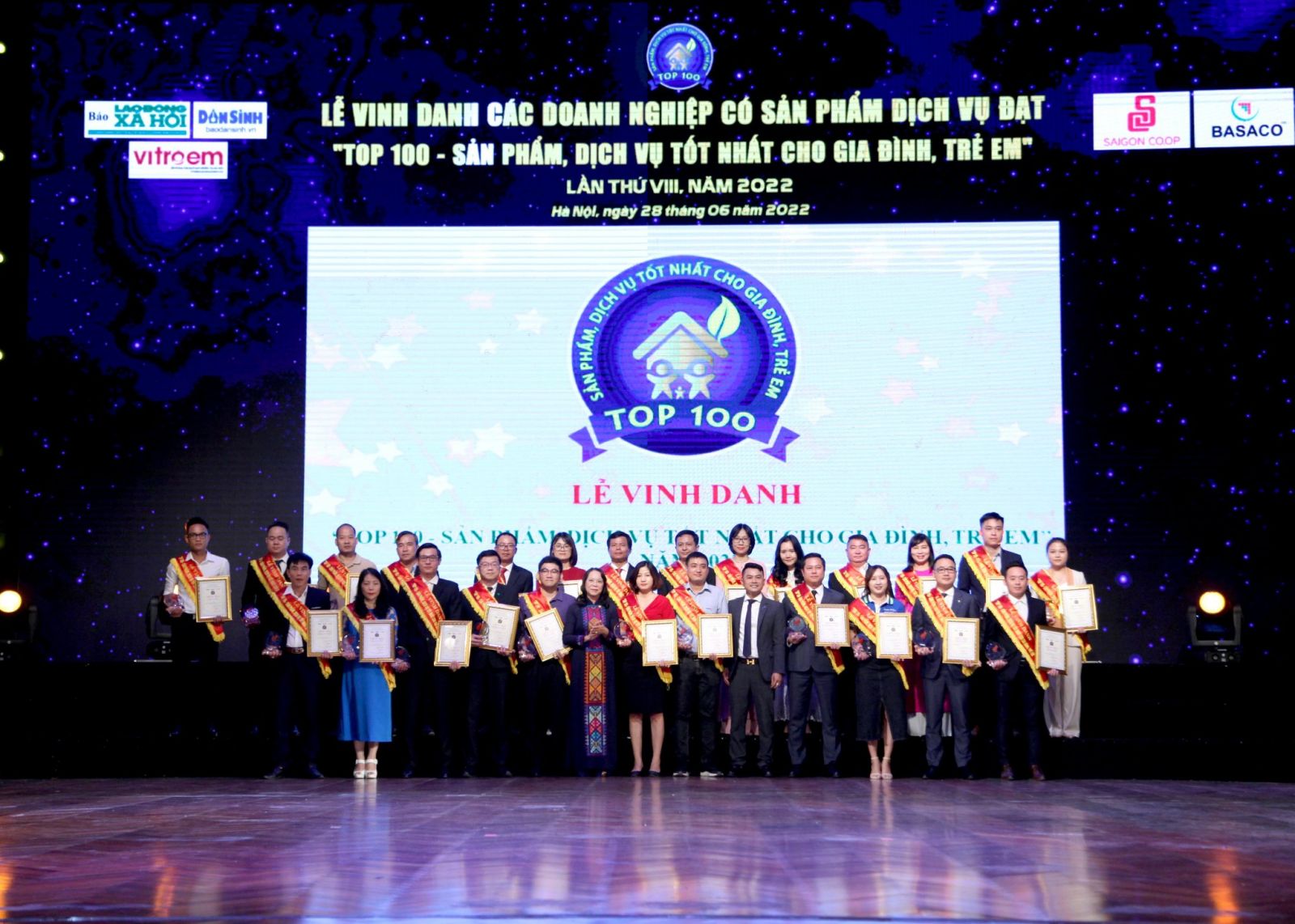 Royal Ausnz vinh dự đạt top 100 sản phẩm, dịch vụ tốt nhất cho gia đình, trẻ em 