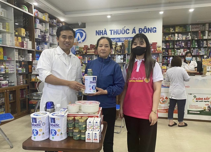 Sữa Hoàng Gia đồng hành cùng Dược Á Đông tri ân khách hàng tại cơ sở 135 Trường Chinh – Phủ Lý – Hà Nam
