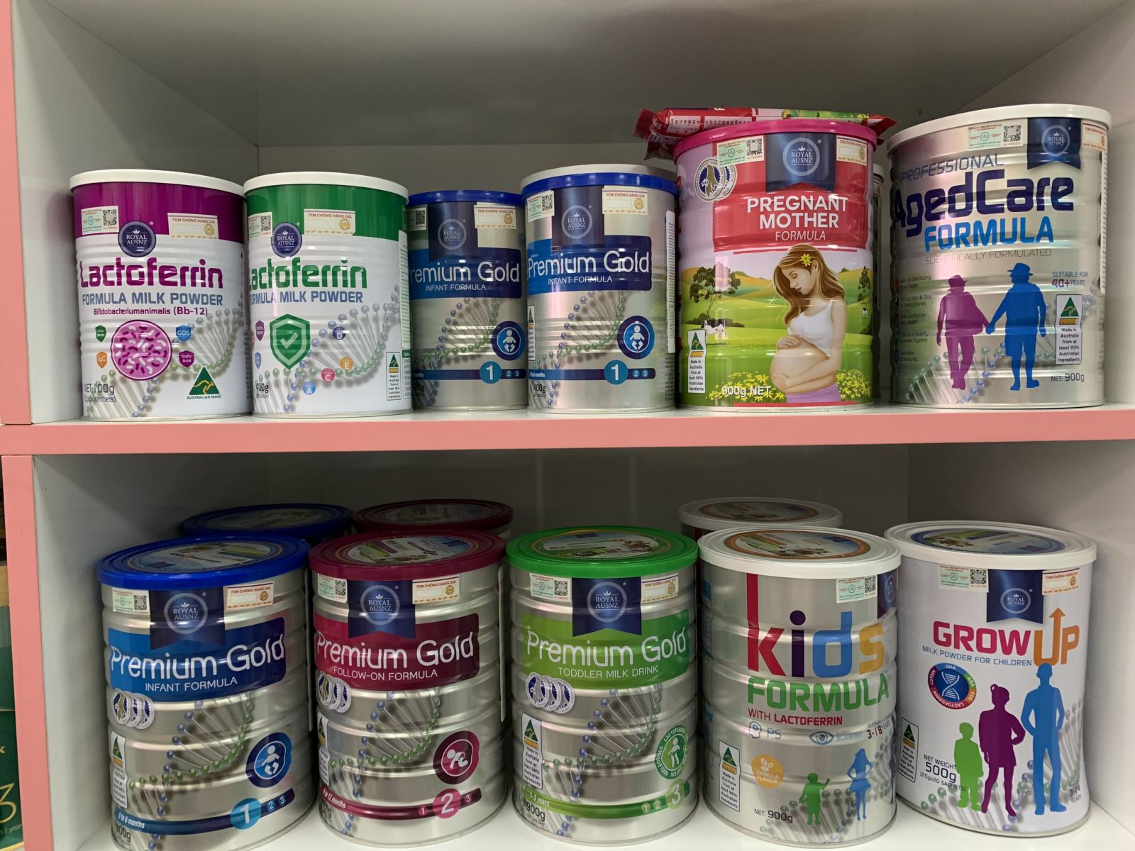 Sản phẩm của sữa Hoàng Gia Royal Ausnz trên kệ hàng của Mẹ Bống Store