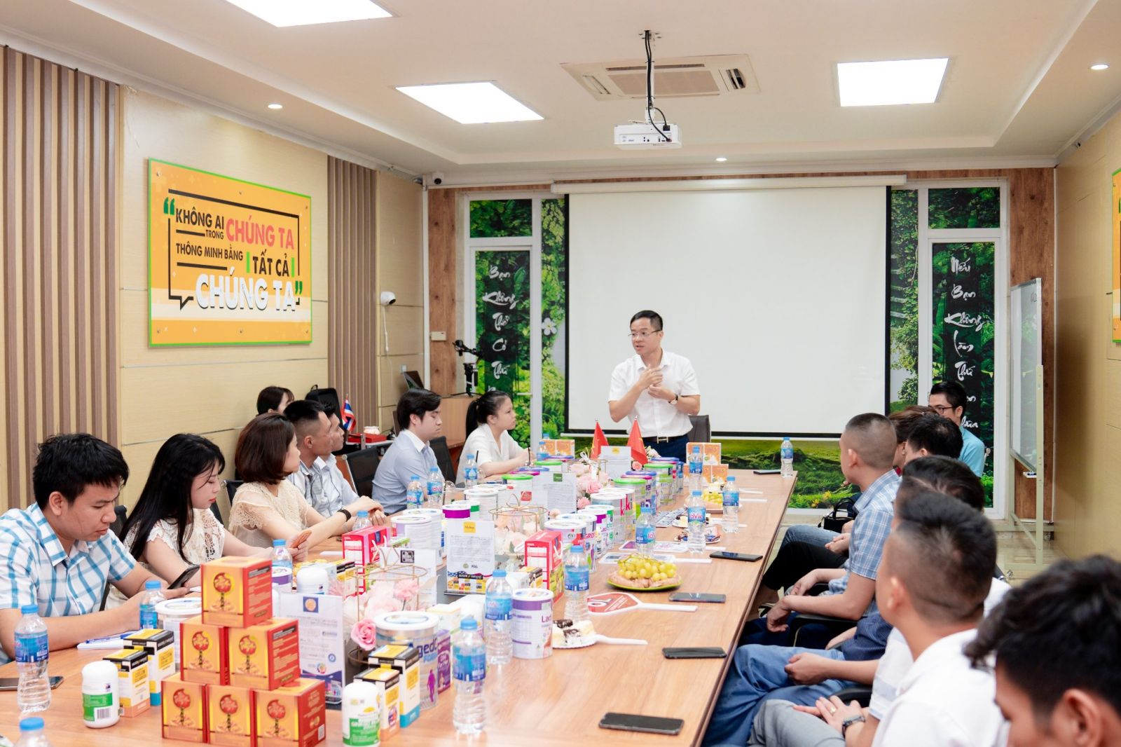 Sữa Hoàng Gia Úc tổ chức “Sơ kết 6 tháng đầu năm 2022 - công tác triển khai phân phối sữa sạch Royal Ausnz”