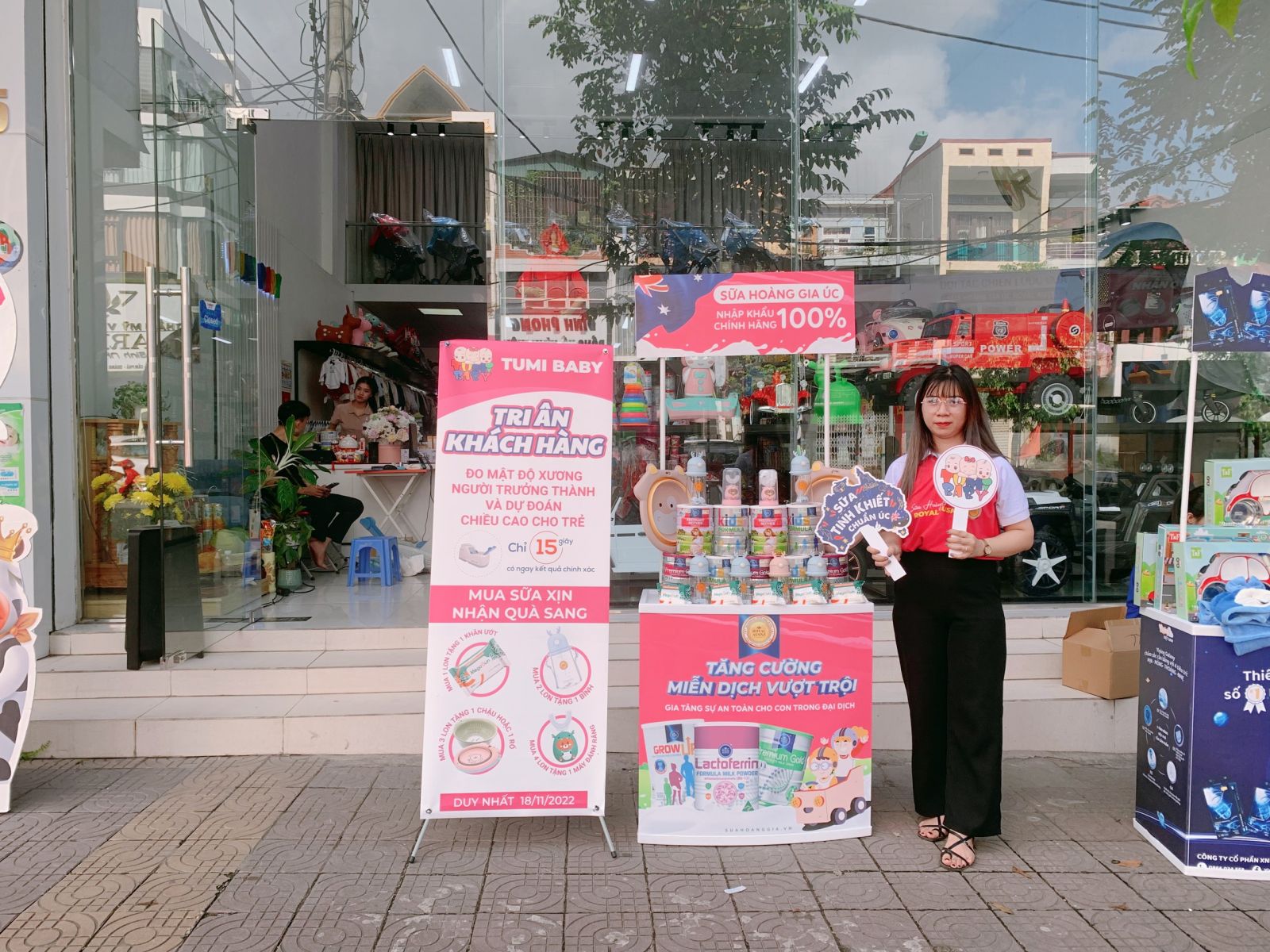 Sữa Hoàng Gia và hành trình Trade & Show tri ân khách hàng tại Tumi Baby Shop Quảng Ninh