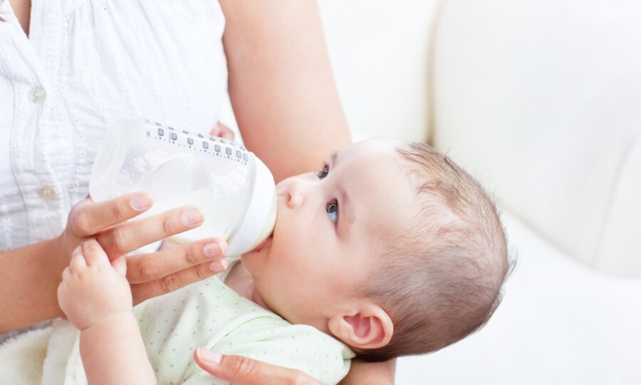 Sữa non là loại kháng sinh không có tác dụng phụ hoặc cũng có thể được gọi là vắc xin tự nhiên an toàn
