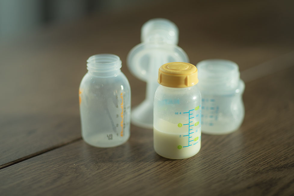 Sữa non có khả năng hỗ trợ hệ thống tiêu hóa của trẻ hoạt động tốt