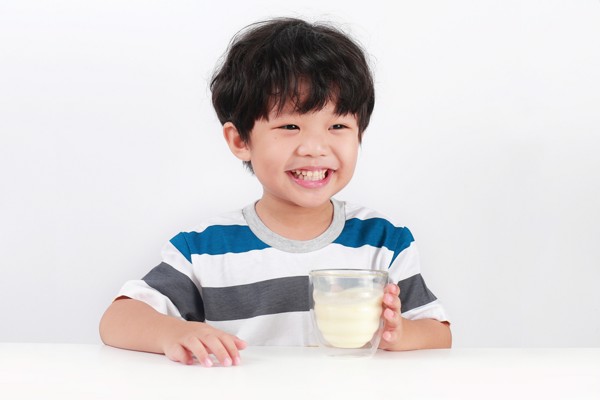 Bí quyết chọn sữa phát triển trí não cho bé 6 tuổi