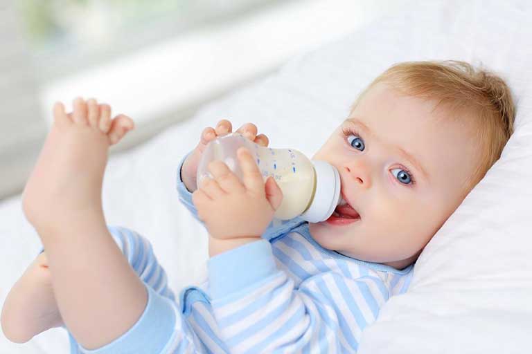 Tại sao giai đoạn trẻ sơ sinh cần uống sữa phát triển trí não