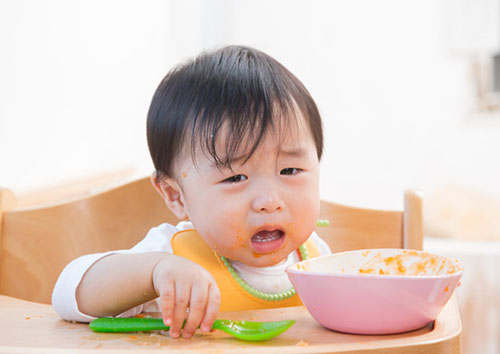 Những nguyên nhân chính khiến bé 8 tháng tuổi lười ăn, chậm lớn