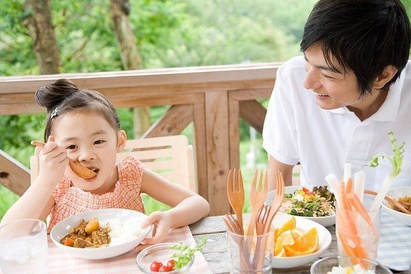  Kẽm giúp bé ăn ngon miệng hơn, khắc phục tình trạng biếng ăn