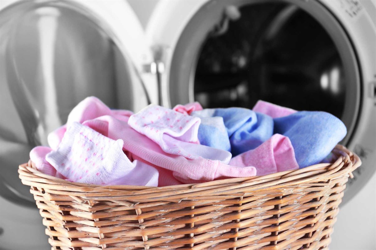 Nếu gia đình bạn có người bị bệnh lý nhiễm trùng, tốt nhất hãy giặt riêng quần áo của họ