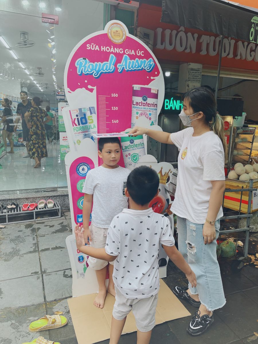 Trade and Show của Sữa Hoàng gia tại Shop Đồ sơ sinh Ếch Cốm - Cho đi là còn mãi