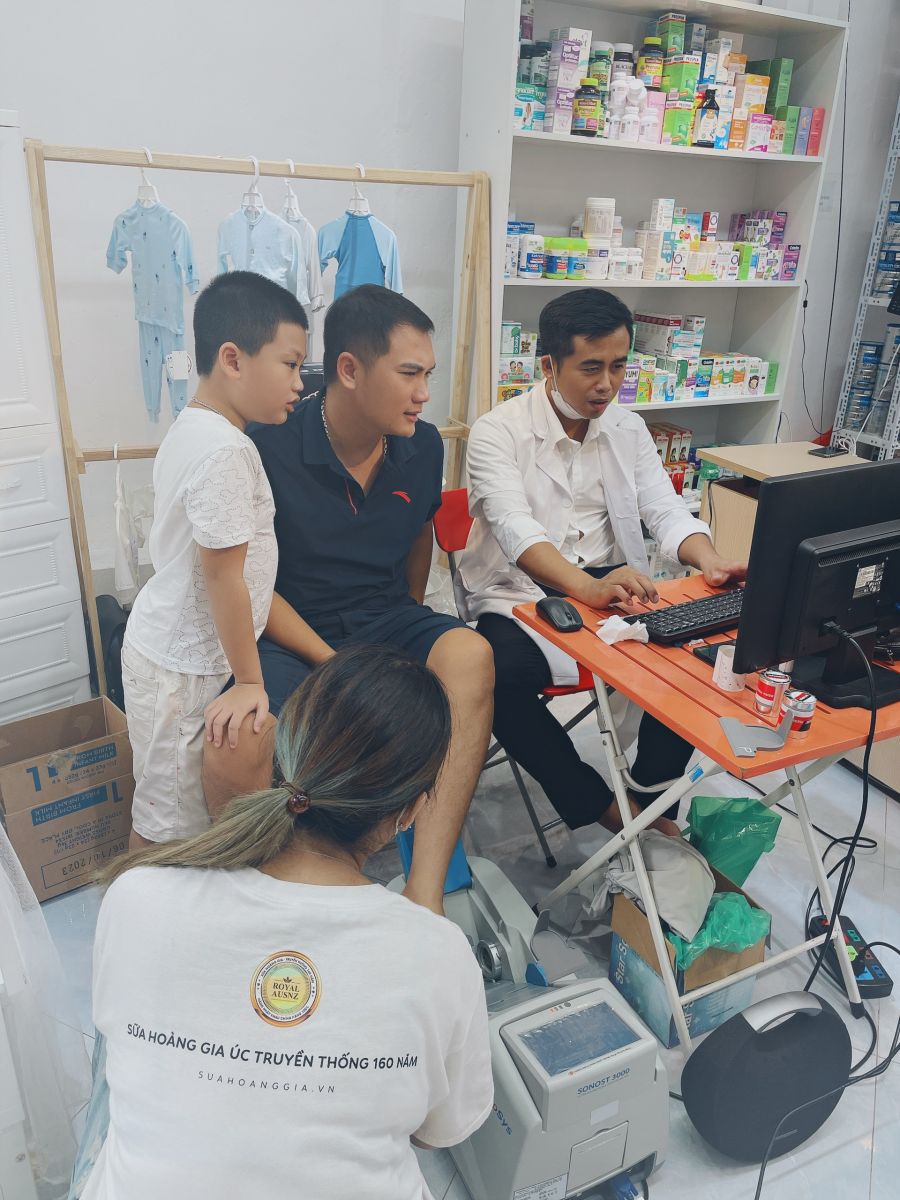 Trade and Show của Sữa Hoàng gia tại Shop Đồ sơ sinh Ếch Cốm - Cho đi là còn mãi